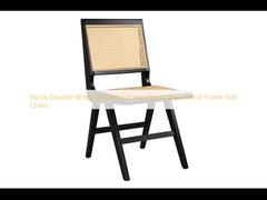 صندلی های ناهار خوری چوبی استند و با دوام